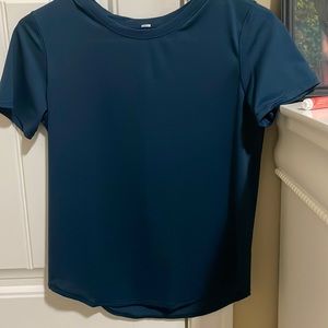 Lululemon active wear tshirt size: 4